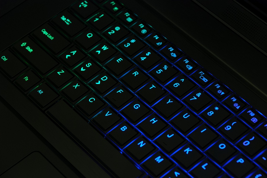 Panther 5: Laptop mạnh nhất của Eurocom với CPU i7 Extreme hoặc Xeon 12 nhân, RAM 32GB, hai GPU