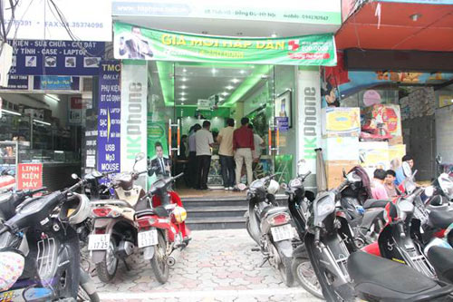 Dân công sở rủ nhau mua smartphone vỏ thép.