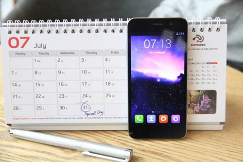 Dân công sở rủ nhau mua smartphone vỏ thép.