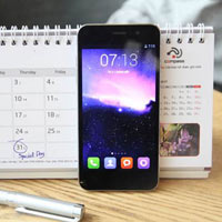 Dân công sở rủ nhau mua smartphone vỏ thép.