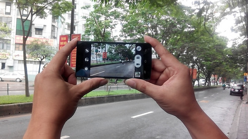 Smartphone giảm giá sốc hút khách “mùa Thi”.