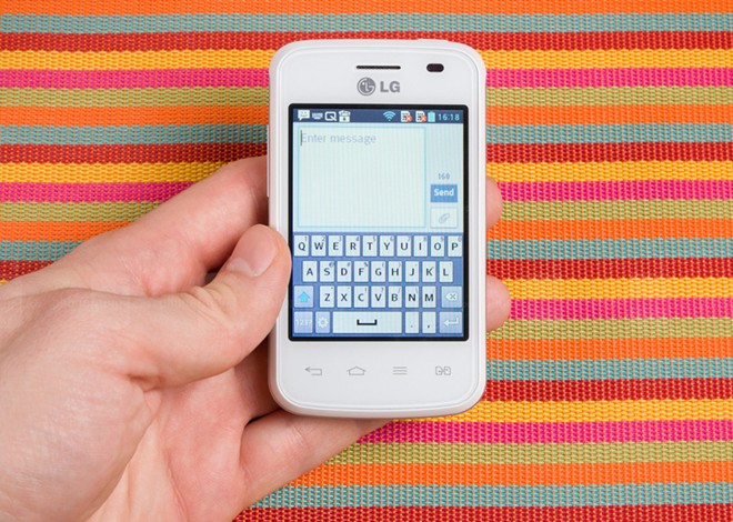 Những smartphone giá rẻ nhất của các ông lớn di động tại VN