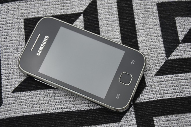 Những smartphone giá rẻ nhất của các ông lớn di động tại VN