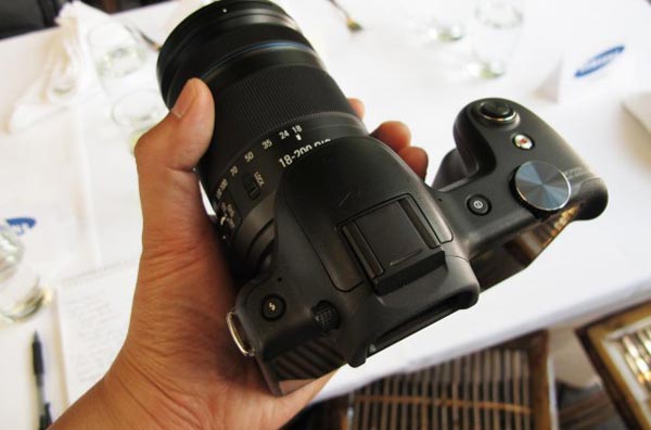 Samsung DSLR Galaxy NX chạy Android, chíp Exynos