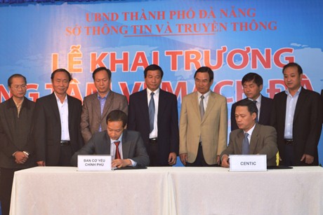 Khai trương Trung tâm vi mạch công lập đầu tiên tại Đà Nẵng