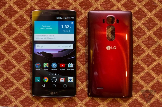 CES 2015: LG chính thức trình làng smartphone màn hình cong G Flex 2