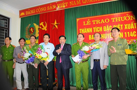 Triệt phá đường dây gắn chíp giả gian lận xăng dầu