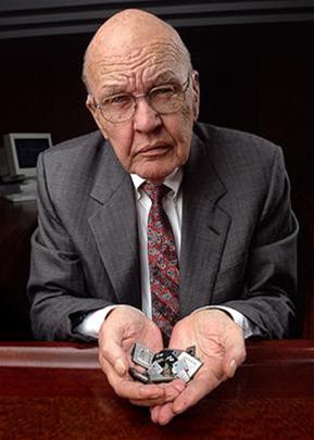 Jack Kilby và Robert Noyce, những người phát minh ra chip điện tử IC