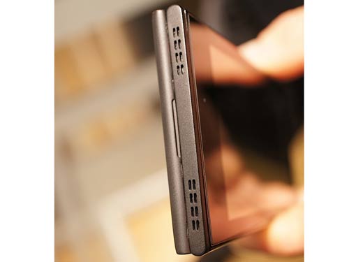 Smartphone chạy hệ điều hành Sailfish OS đầu tiên