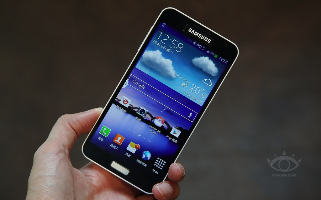 Samsung Galaxy J: 5 Super AMOLED Full-HD, Snapdragon 800, RAM 3GB