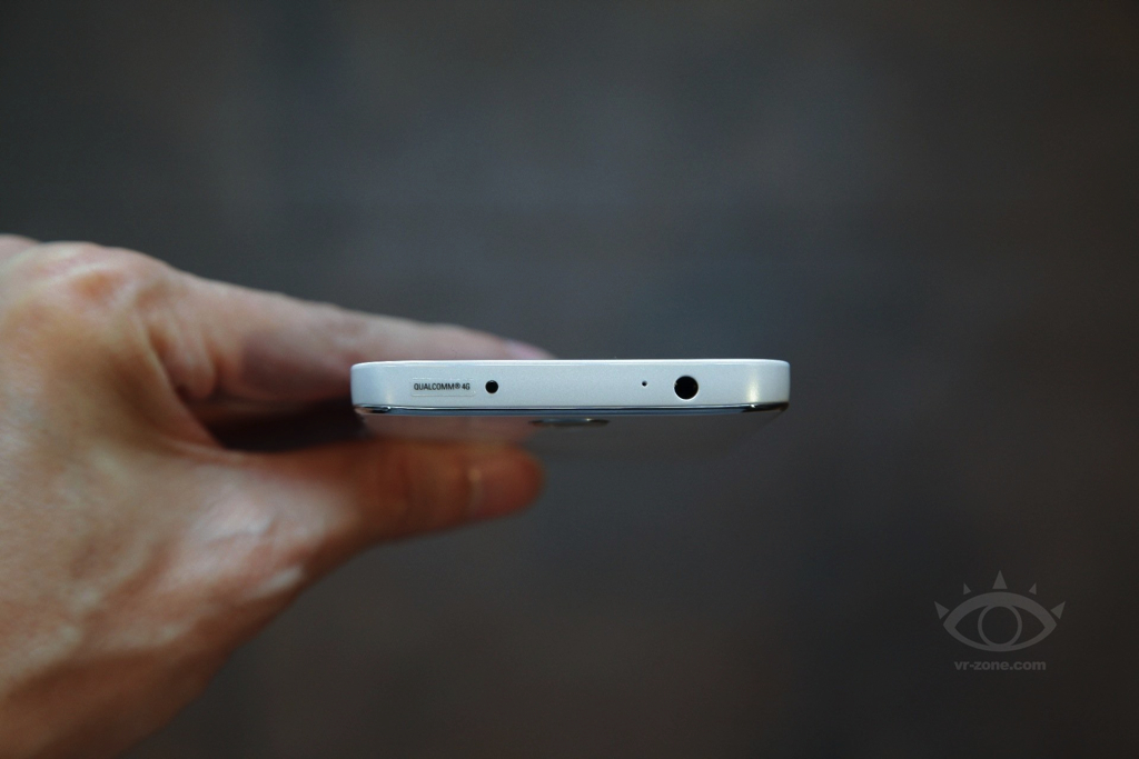 Samsung Galaxy J: 5 Super AMOLED Full-HD, Snapdragon 800, RAM 3GB